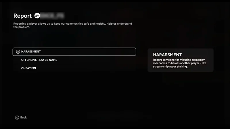 Eine Person meldet jemanden in Battlefield 6. Als Grund ist Belästigung ausgewählt.