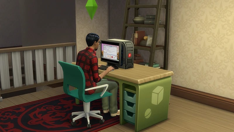 一名身着红色格子衬衫的黑发模拟市民坐在蓝色旋转椅上,对着绿色书桌上的电脑进行编程。