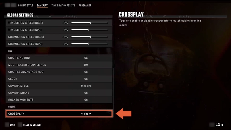 オレンジの矢印が、ゲームプレイ設定メニューのクロスプレイオプションを指している。